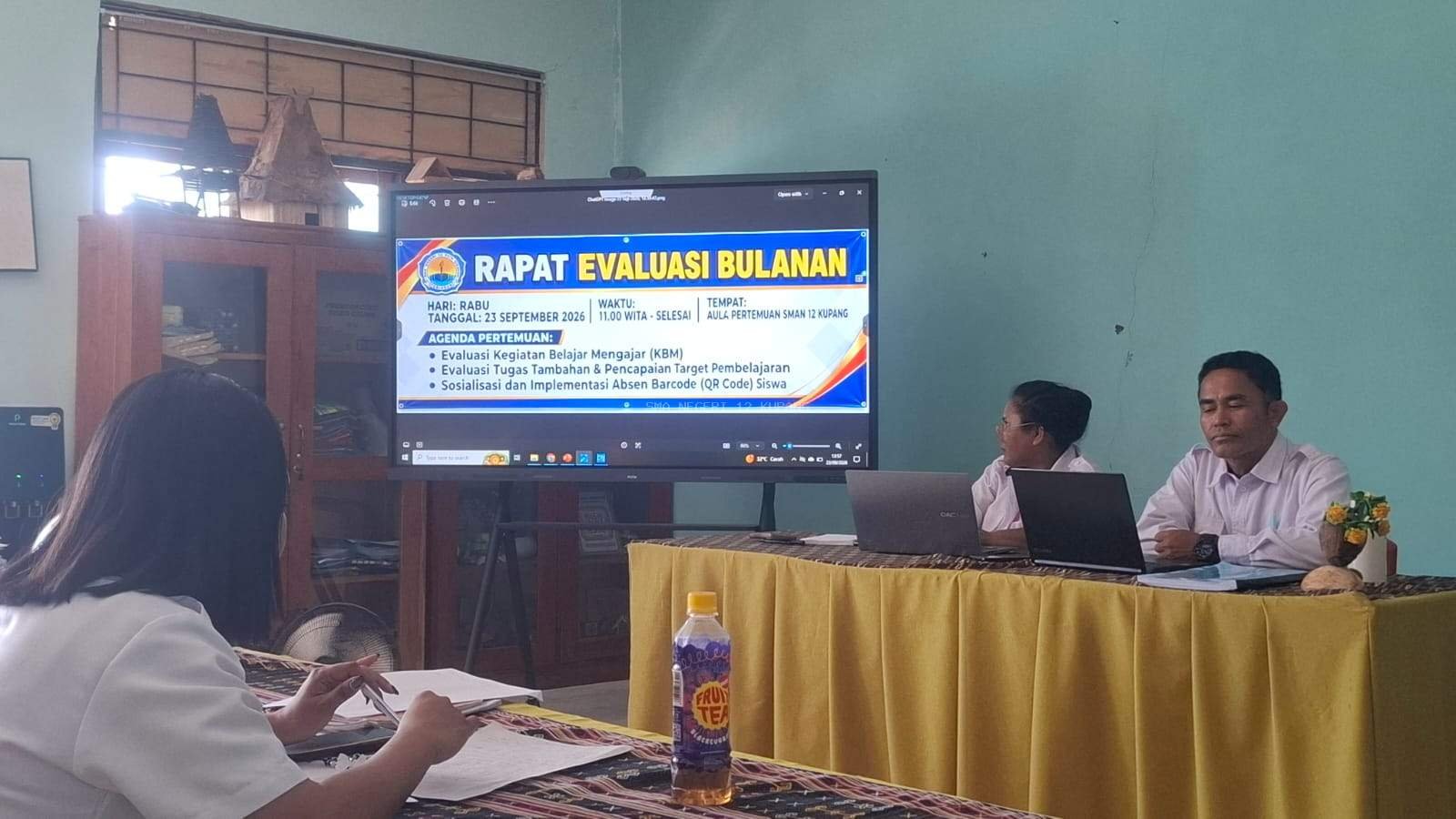 Tingkatkan Kualitas Pendidikan dan Disiplin, Kepala Sekolah Arifin Dasi Pimpin Rapat Evaluasi dan Sosialisasi Absensi Barcode